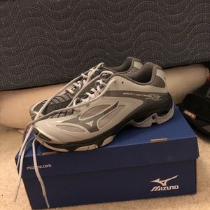 MIZUNO wave lightning z3 volleyball shoes
